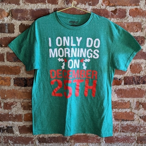 Hybrid Medium‎ Green Christmas Holiday Graphic Tee - Picture 1 of 3